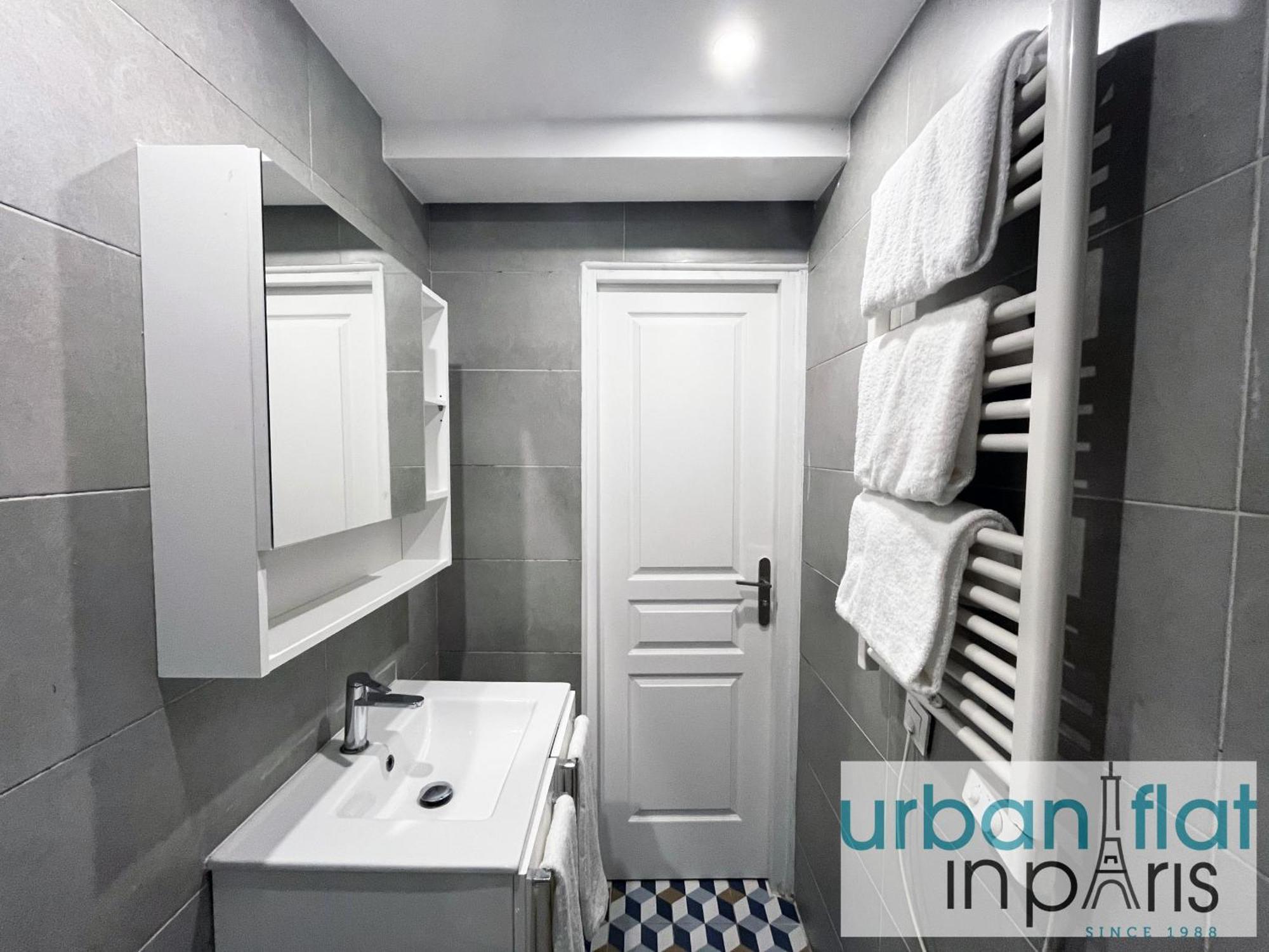 Urban Flat 14 - Charming 3 Bdr Flat In *